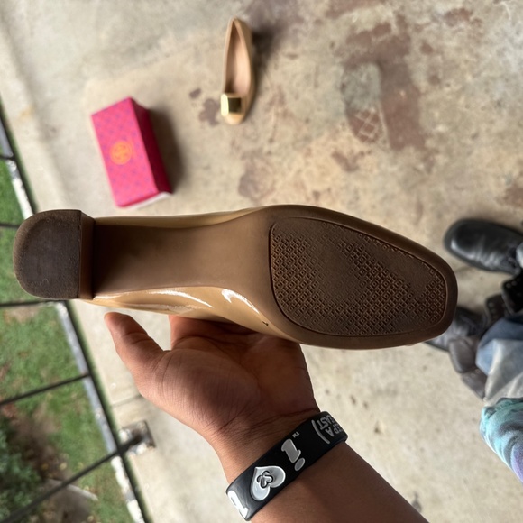 Tory Burch Tiernan Patent Leather Pumps Women’s Size 9 Beige Heels - Picture 7 of 9